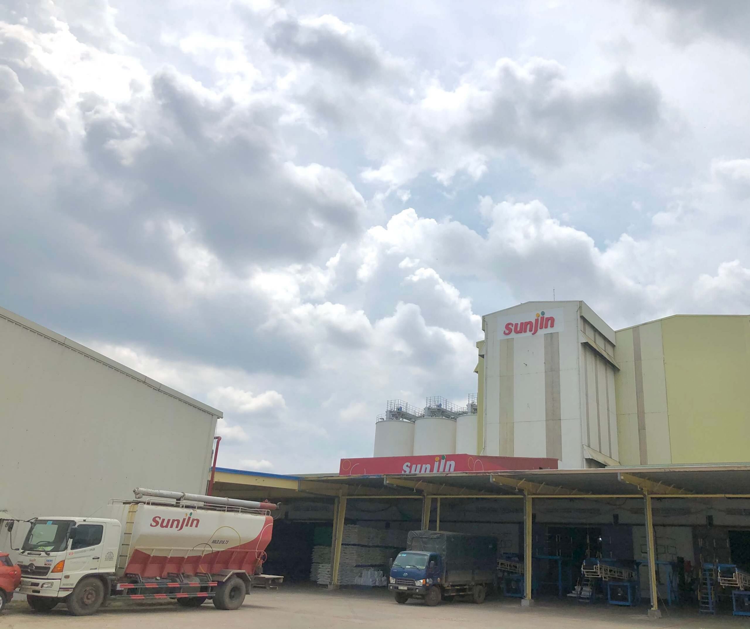 nha-may-san-xuat-thuc-an-sunji